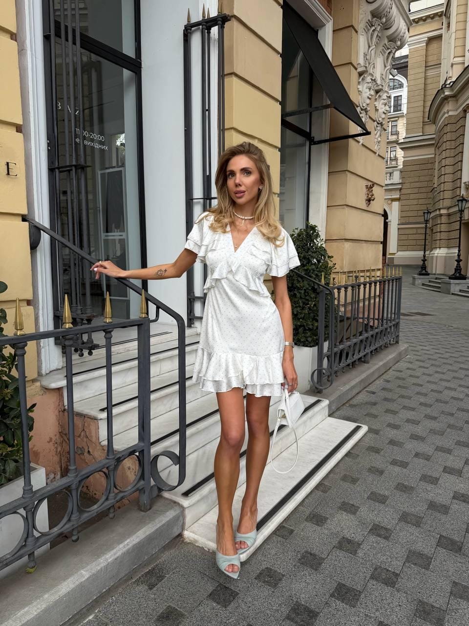 Шовкова сукня з рюшами